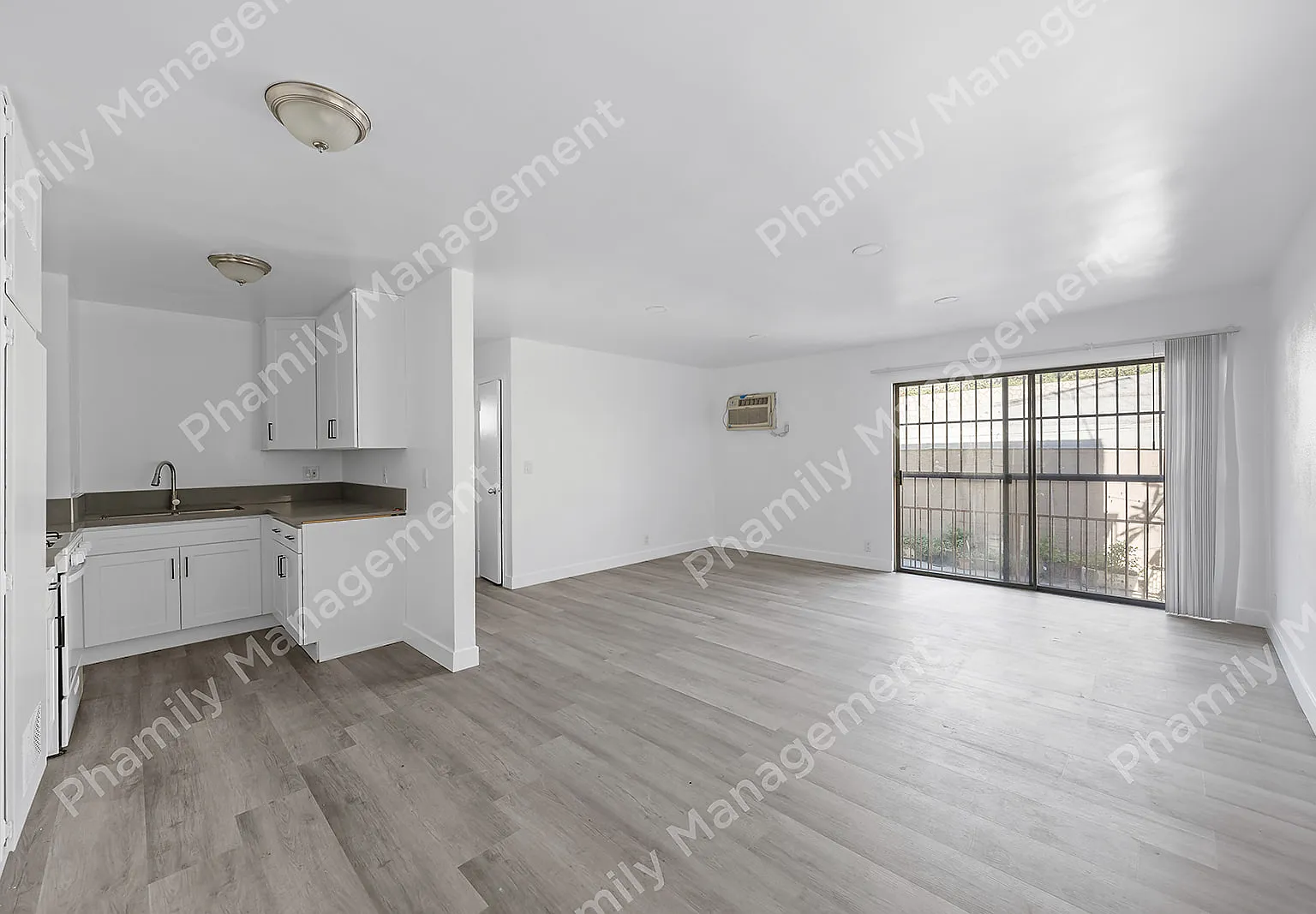1015 Doyle Pl — Photo 1