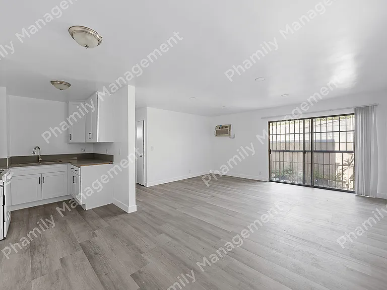1015 Doyle Pl #4 — Photo 1