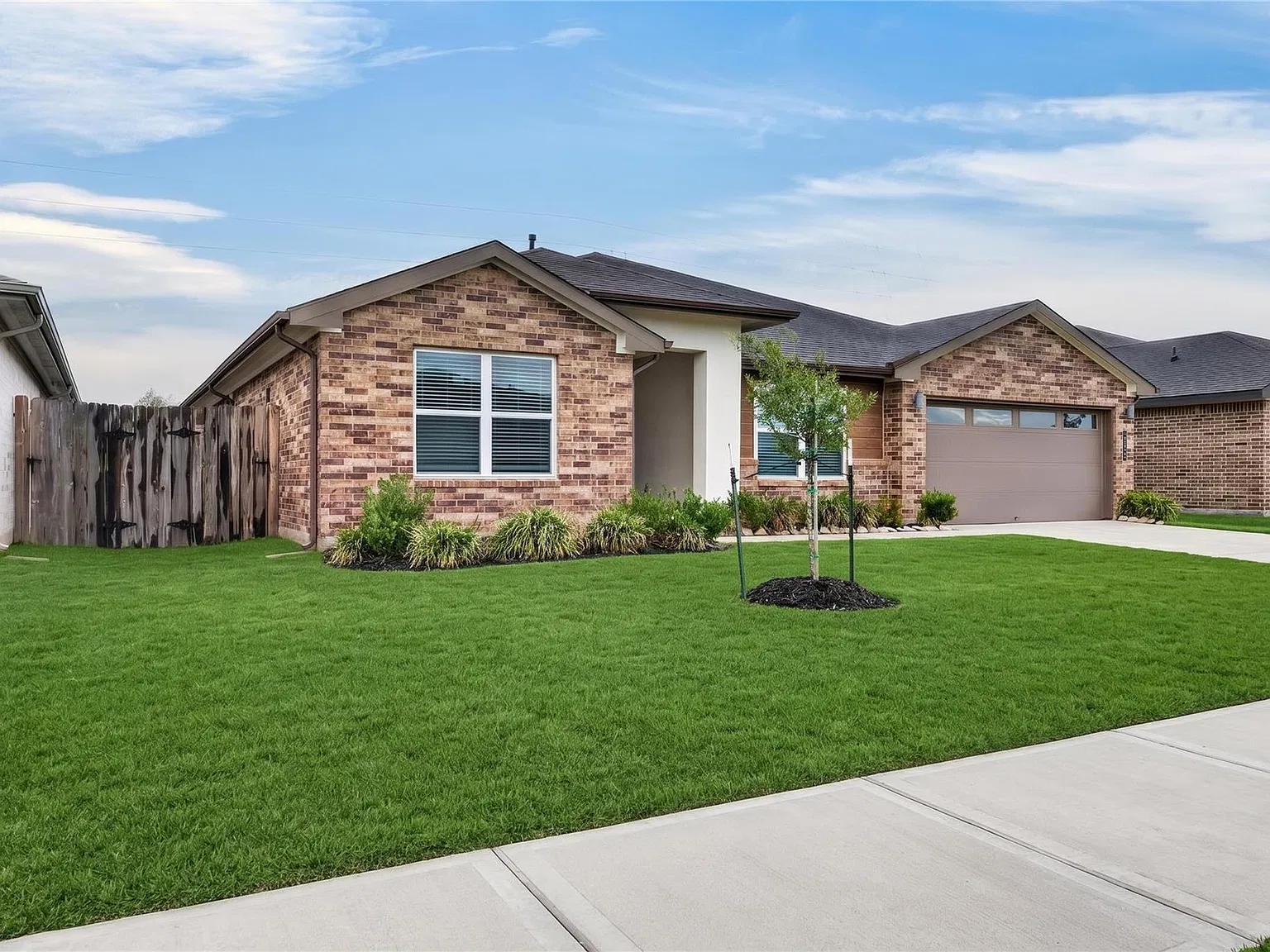4 bed, 2.0 bath, 2146 sqft, $2,450 — Photo 3