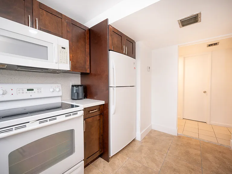 500 NE 26th St #3D-3D-5D — Photo 21