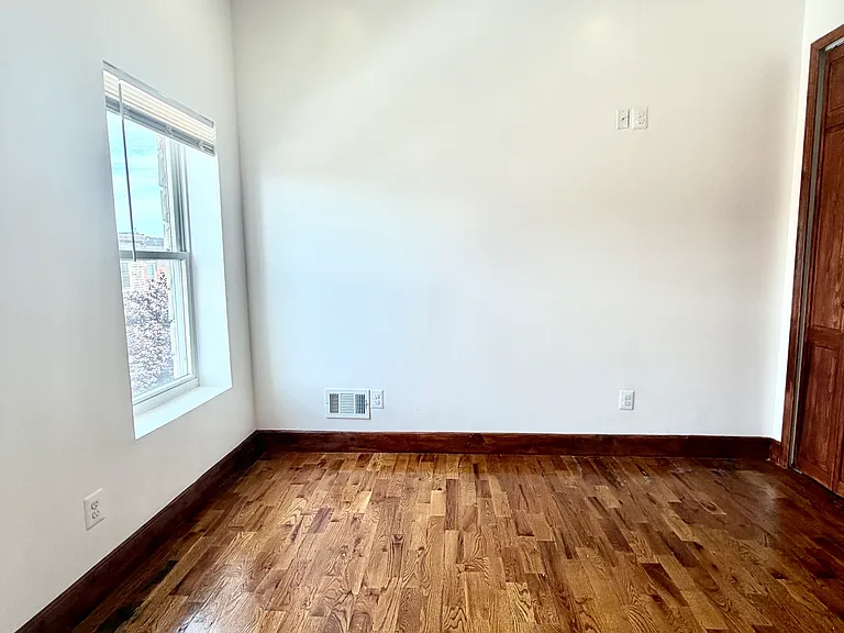 1819 N Port St — Photo 19