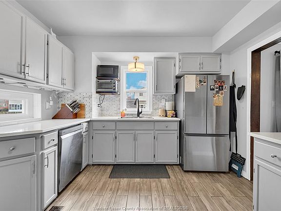 4th image of 1244 Marentette Ave