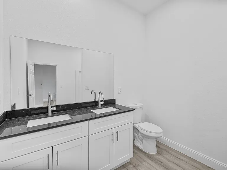 556 Sherwood Ave S — Photo 33