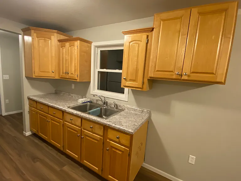 404 S Hennepin Ave — Photo 4