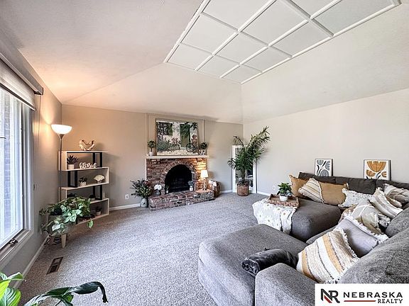 4th image of 3810 Loveland Dr