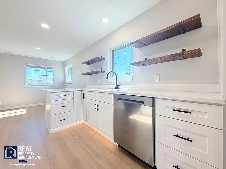 307 Bridge St SE — Photo 7