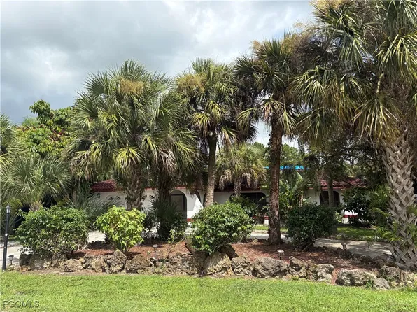 904 Jefferson Ave, Lehigh Acres, FL 33936