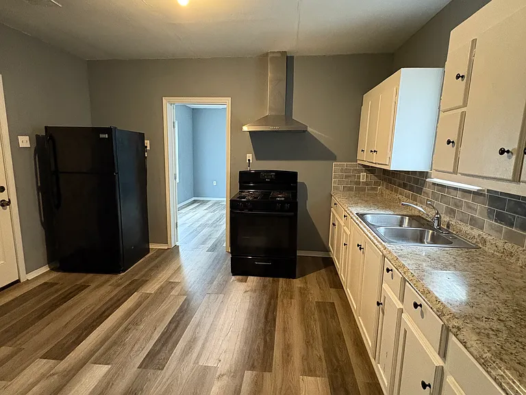 314 E Murrill St — Photo 6