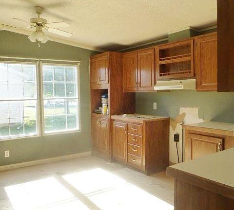 3rd image of 76 Hunt Dr