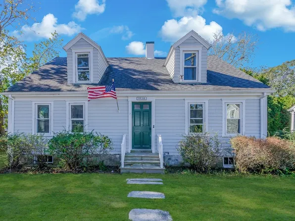 7 Pearl St, Mattapoisett, MA 02739