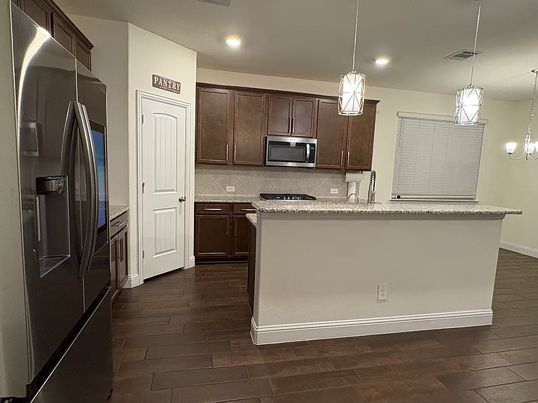 414 Parkford Dr — Photo 3