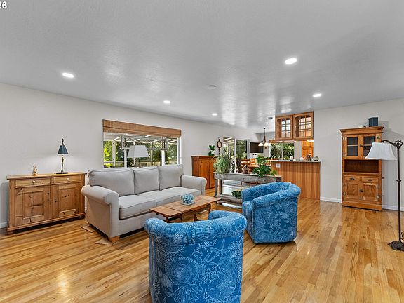 5th image of 1099 Parkview Dr