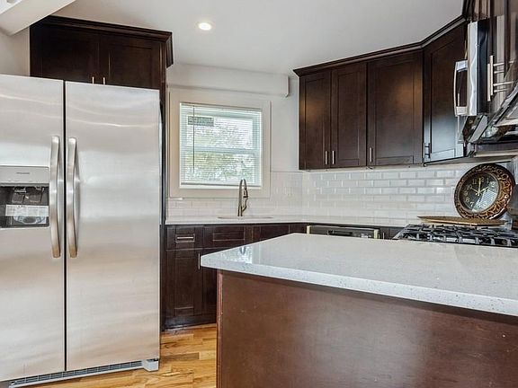 4th image of 10733 Robard Ln