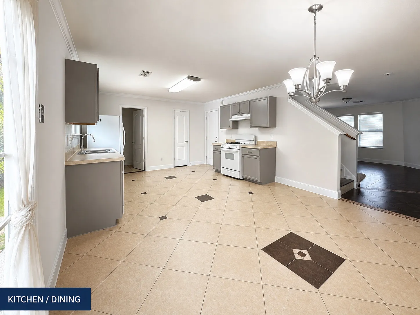 3 bed, 2.5 bath, 1829 sqft, $2,000 — Photo 3