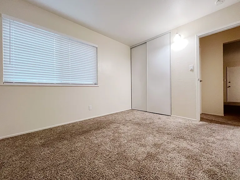 Vernon Apartments — Photo 23