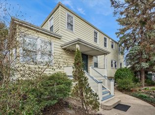 1762 W Morse Ave, Chicago, IL 60626