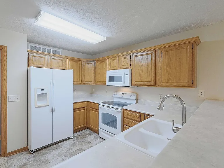5824 NW 14th Ct — Photo 4