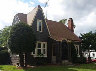 602 Lavoie Ave, Elgin, IL 60120