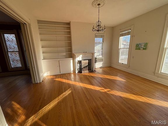 4th image of 810 Grove St