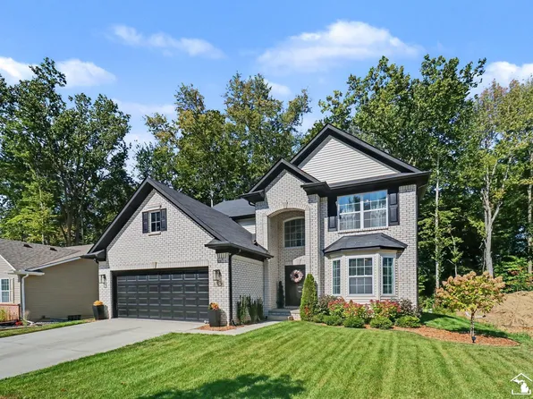 17956 Tall Oaks Ct, New Boston, MI 48164