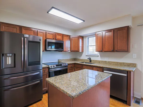 14 Luffing Ct, Baltimore, MD 21221