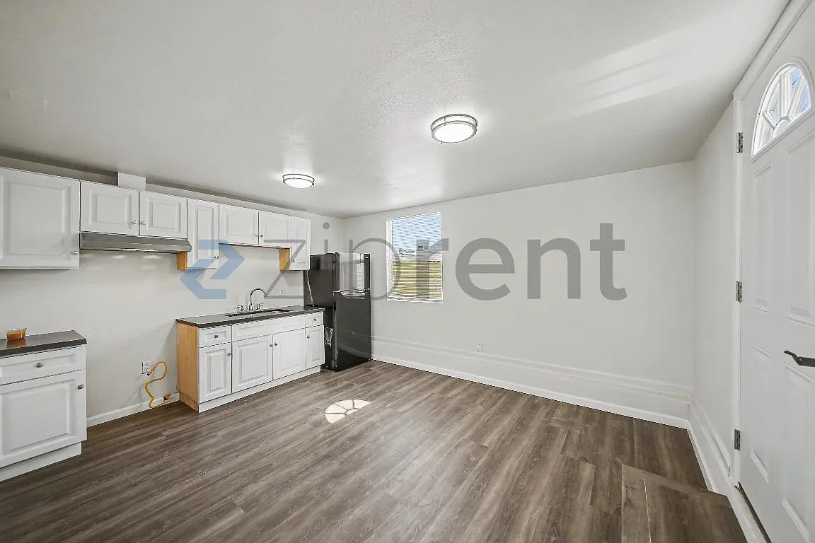 1 bed, 900 sqft, $1,680 — Photo 2