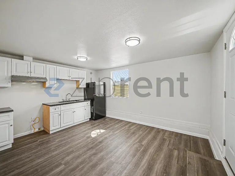 9601 La Salle Ave #ADU — Photo 10