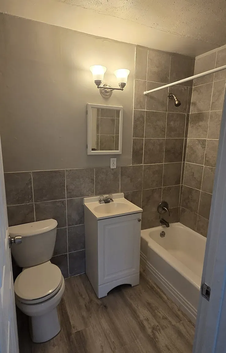 518 Baker Street, Unit 2 — Photo 4