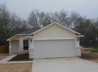 1305 Cedar St, Jourdanton, TX 78026