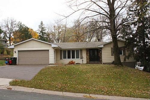 3rd image of 905 Aspen Dr