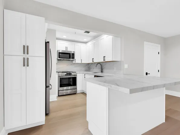 19-19 24th Avenue image 3 of 5