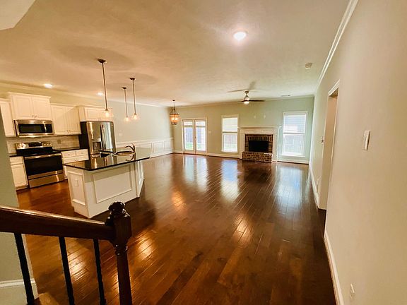 3rd image of 3335 Greymoor Cir