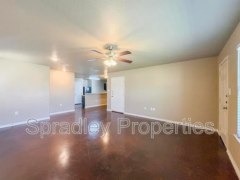 1571 Brady Way — Photo 2