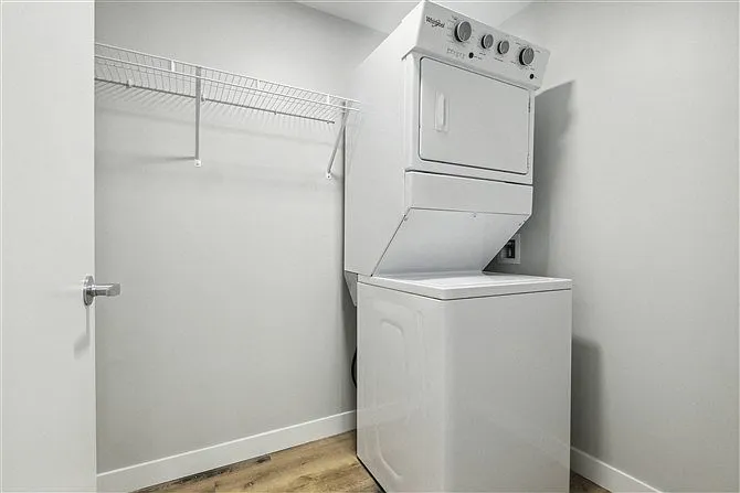 1673 Huron Rd — Photo 91