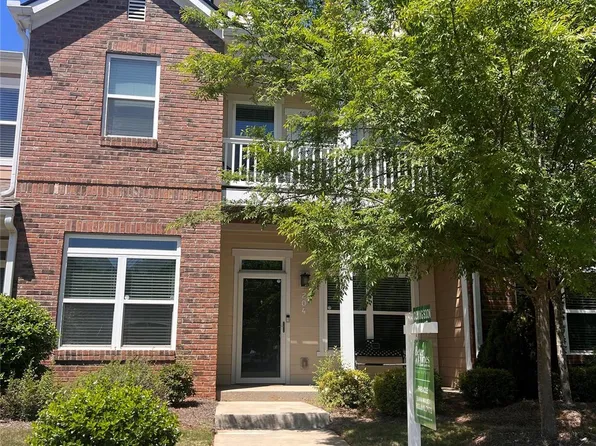 204 Overstone Ct, Fort Mill, SC 29715