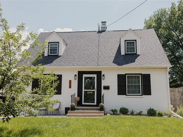 4512 Beaver Crest Dr, Des Moines, IA 50310