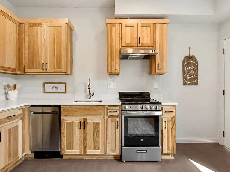241 SE 80th Ave #103 — Photo 36
