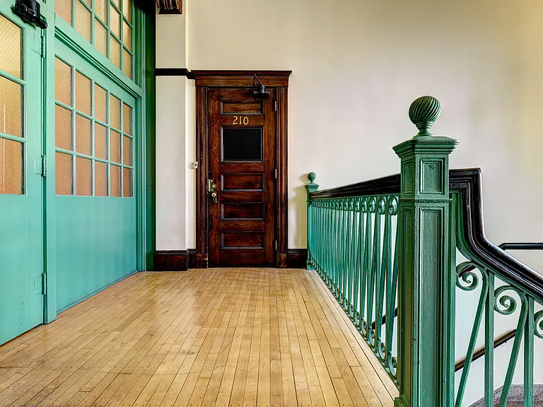 Chapman House — Photo 11