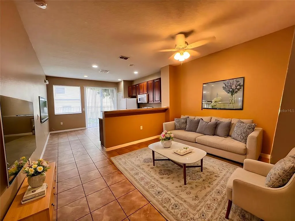 3 bed, 2.5 bath, 1362 sqft, $1,750 — Photo 4