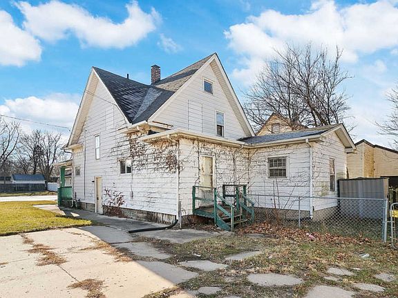 3rd image of 1619 Auburn St