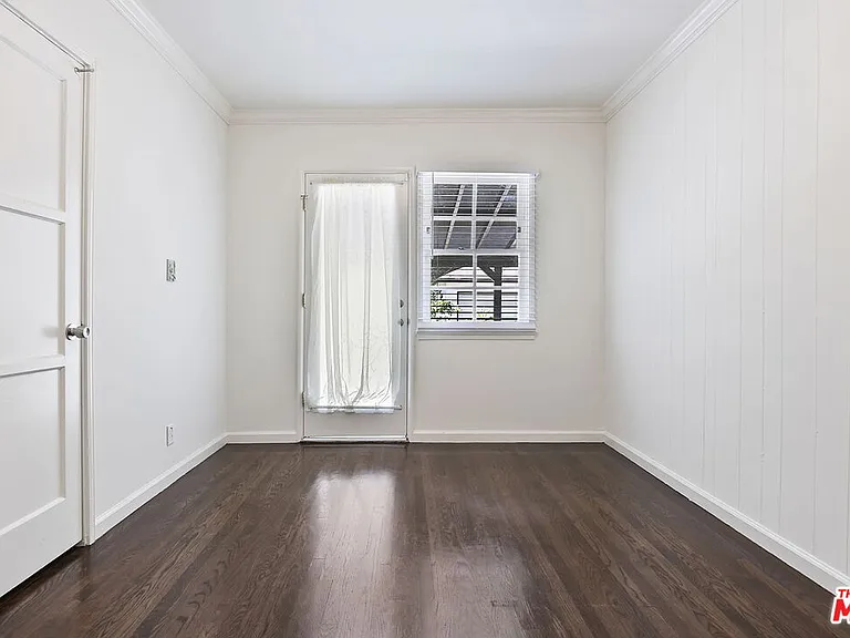 2519 S Bentley Ave — Photo 20