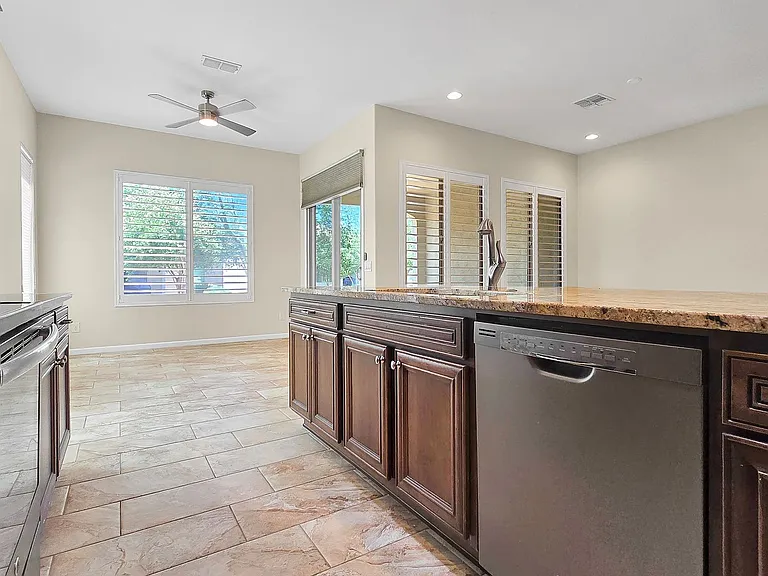 16374 W Amelia Dr — Photo 7
