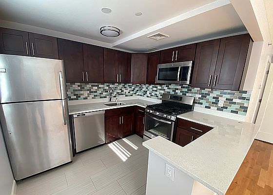 5th image of 2625 28th St APT 2C