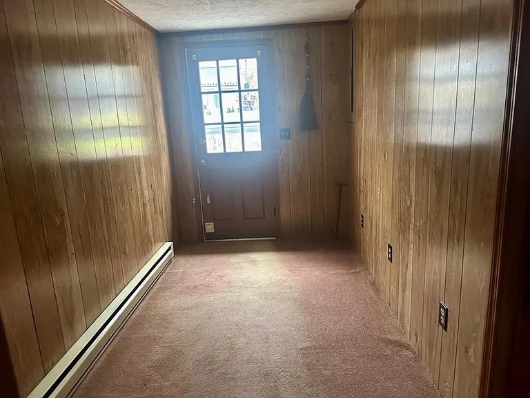 481 Hill St — Photo 2