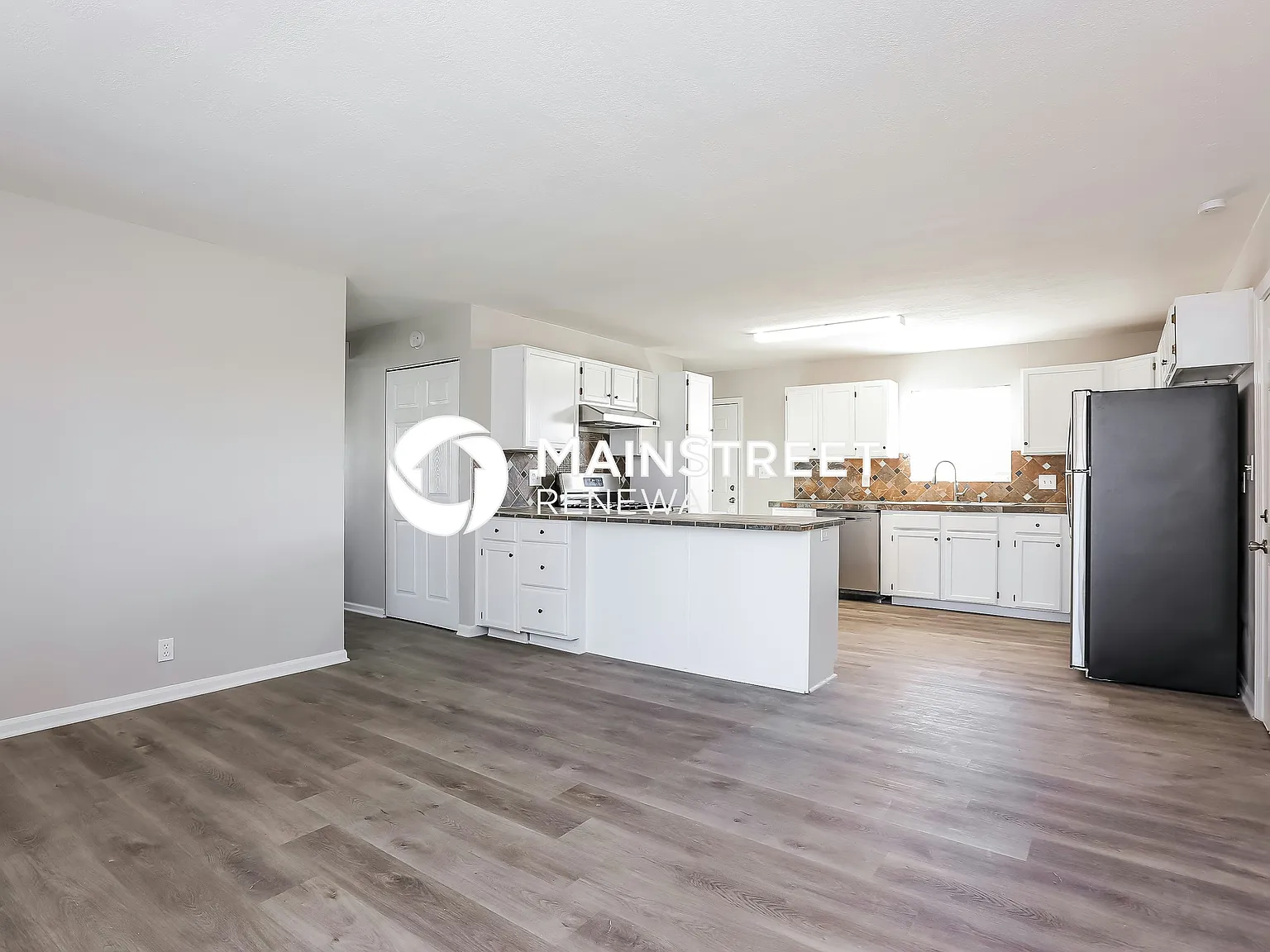 413 N Seminole Dr — Photo 3