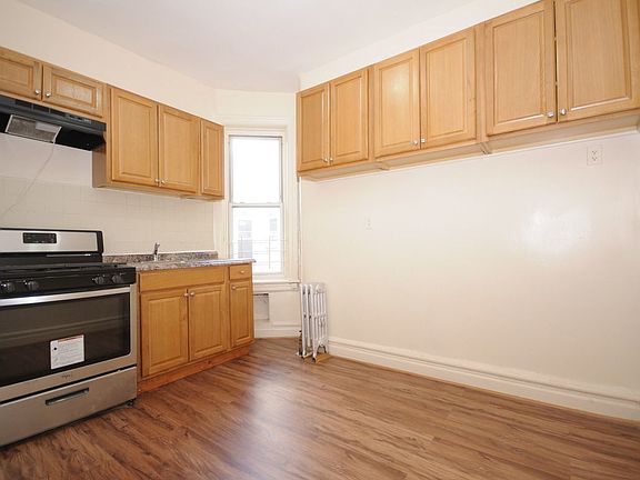 2nd image of 923 42nd St APT 2F