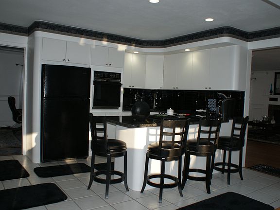 3rd image of 60 Landview Dr