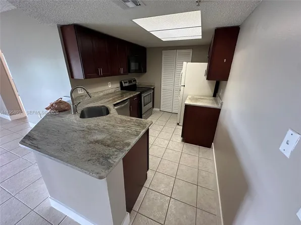 5005 Wiles Rd APT 104, Pompano Beach, FL 33073