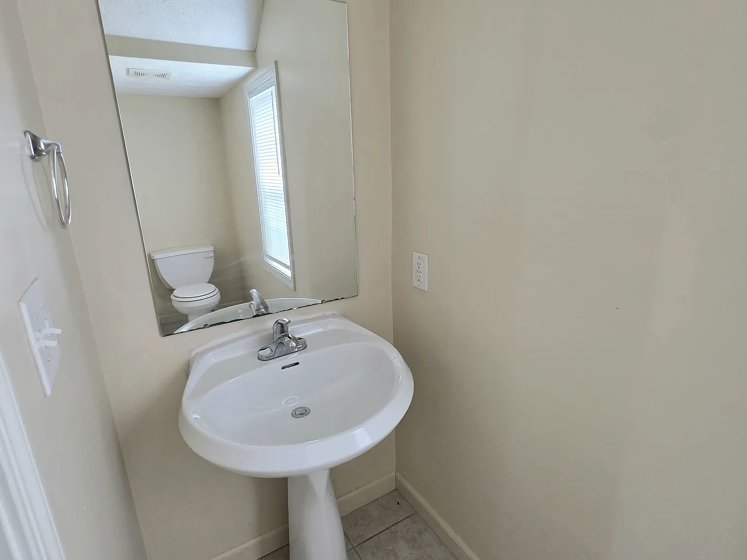 3 bed, 2.5 bath, 1251 sqft, $1,500 — Photo 3