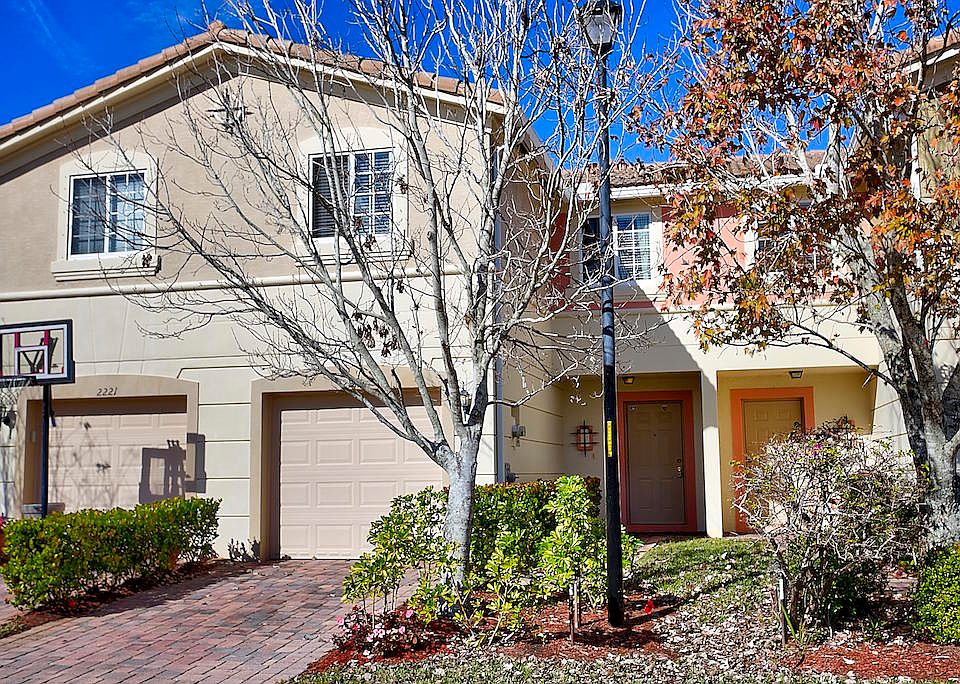 1st image of 2217 SW Marshfield Ct
